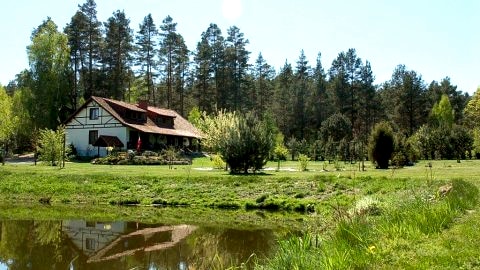Dom Ostoja Spychowo z basenem  Przestrzeń, piękno, natura z dostępem do jeziora