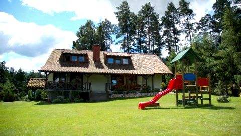 Dom Ostoja Spychowo z basenem  Przestrzeń, piękno, natura z dostępem do jeziora