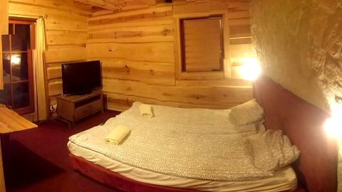 Wyspa Kampinos. Pokoje 2,3 i 4 - osobowe na skraju Puszczy Kampinoskiej. Jacuzzi