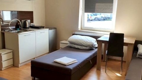 Pokoje do wynajęcia w ścisłym centrum w Siechnicach. Noclegi dla firm. Kwatery.