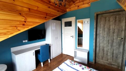 Pokoj 2 osobowy z łazienką i balkonem z widokiem na podwórze 