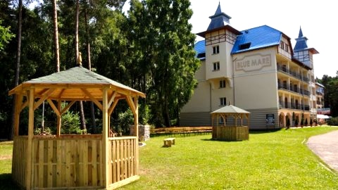 morze, las, otwarty basen, 250m do plaży