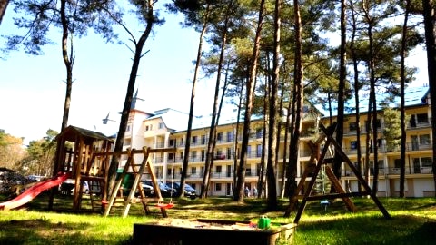 morze, las, otwarty basen, 250m do plaży