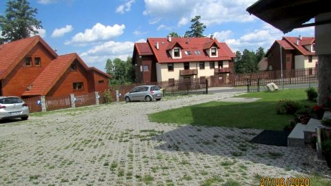 Duży parking.