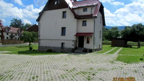 Spokojna okolica, parking duży, ogodzon