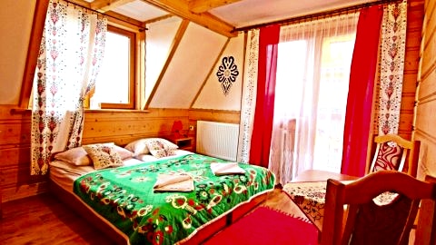 Pokoje w góralskim domu MKameralna atmosferara, góralski styl, spokojna okolica.
