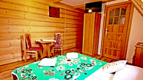 Pokoje w góralskim domu MKameralna atmosferara, góralski styl, spokojna okolica.