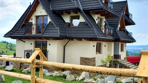 Willa Pasieka. Duże apartamenty 4-6 osobowe z widokowymi balkonami