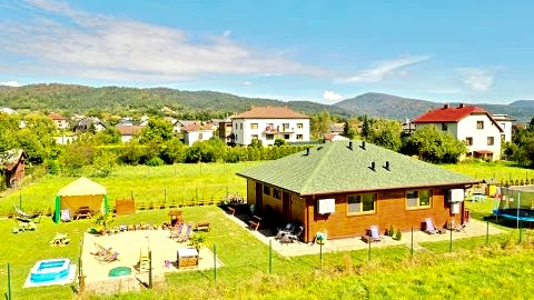 Plażowy apartament z widokiem na góry idealny do wypoczynku w spokojnej okolicy