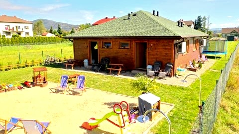 Plażowy apartament z widokiem na góry idealny do wypoczynku w spokojnej okolicy