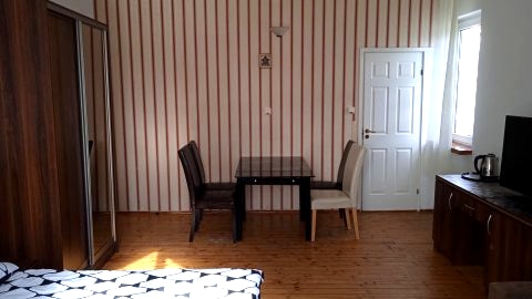 apartament dla 2-4 osób z łazienką, lodówką, czajnikiem