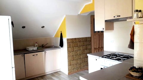 Kuchnia z salonem i balkonem