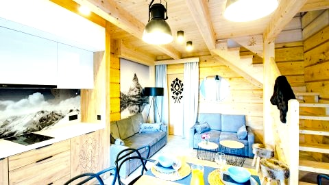 Salon z aneksem kuchennym na parterze