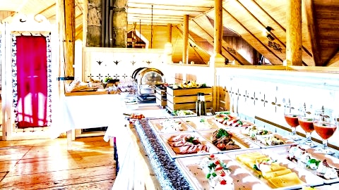 Bufet śniadaniowy w Karczmie Skansen Smaków