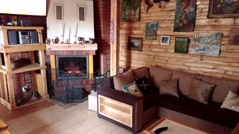 salon z kominkiem