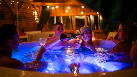 Aloha Glamp - Luksusowe jurty z prywatnym jacuzzi 
