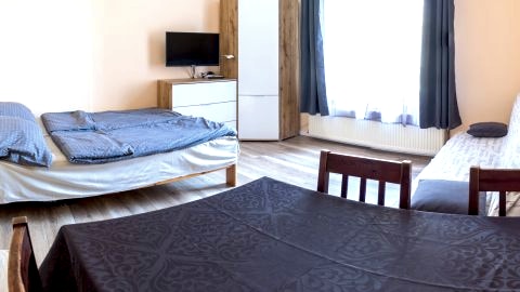 Apartament z Sofą i łóżkiem