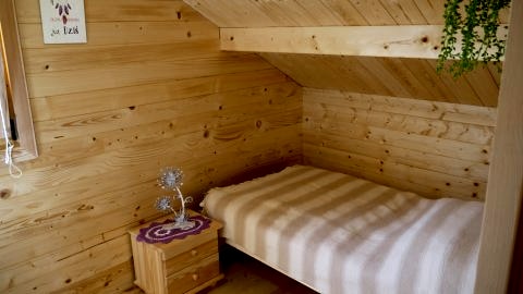 Domek drewniany nad Jeziorem Strzeszowskim