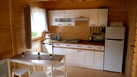 Domek drewniany nad Jeziorem Strzeszowskim