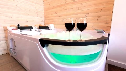 De Luxe Apartment & JACUZZI