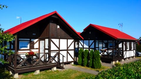 Komfortowe domki i apartamenty letniskowe | 10 min. spacerem do plaży