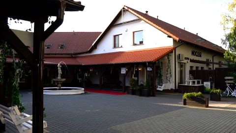 Zajazd w Biskupinie obok Muzeum