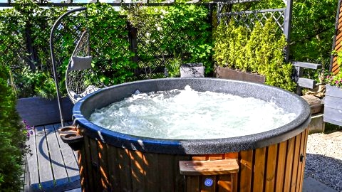 PANORAMA CHEŁM domek w górach, BANIA Z JACUZZI/SAUNA, GRILL +OGRÓD -przy lesie