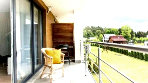 Balkon z widokiem na ogród