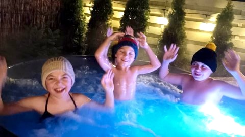 CAŁOROCZNE domki z klimatem. Zewnętrzna strefa SPA, piękny wystrój, morze, las.