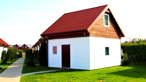 Oddzielne domki letniskowe z własnym ogródkiem, dużym placem zabaw