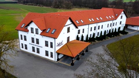 Zajazd w Biskupinie obok Muzeum