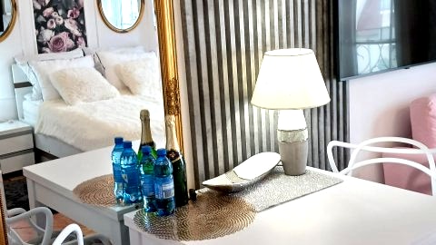 Apartamentowiec posiada windę 