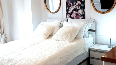 Apartamentowiec posiada windę 