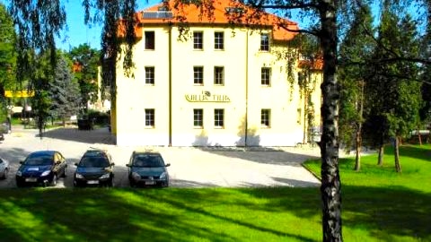 Centrum, blisko deptaka, parku zdrojowego, pijalni wód mineralnych, restauracji