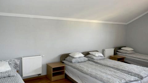 Pokój 4 osobowy z aneksem kuchennym, łazienką i tarasem