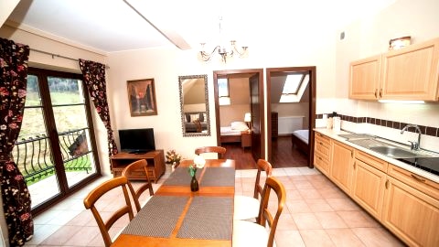 Rodzinne Apartamenty "Dom na Wzgórzu"  malowniczo położone  z widokiem na góry 