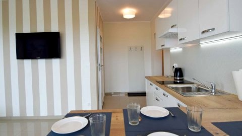 Komfortowy 2  pokojowy  apartament z kuchnią i łazienką blisko plaży na parterze