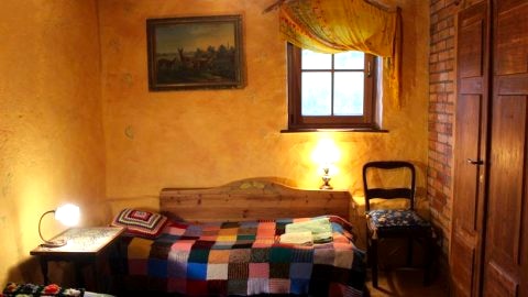 apartament pod tulipanem - pokój z żurawiem, wersja - łóżka rozdzielone