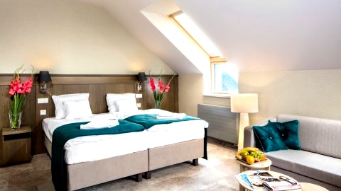 Hotel przyjazny dzieciom ze stajnią i kucykami, blisko Krakowa