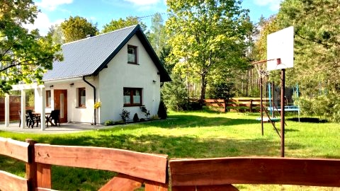 Domek u Kasi w lesie ad rzeką okolice Wdzydz Kiszewskich