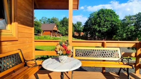 Lawendowy Taras, Drewniany domek na wsi w Górach Kaczawskich, Karkonosze