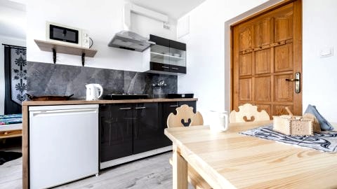 Studio 2 osobowe z aneksem i widokiem na góry.