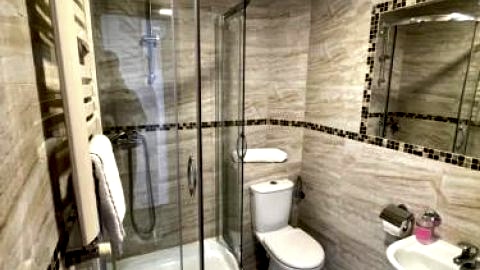 Hotelik Gold, przestronne apartamenty, parking gratis, konferencje