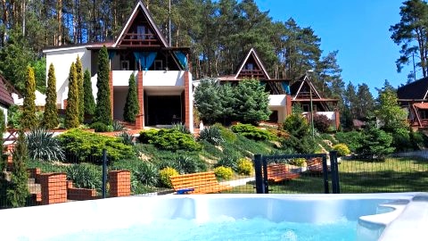 OSTOJA LIPINY Rodzinny Ośrodek Wypoczynkowy Basen Spa Jacuzzi nad jeziorem