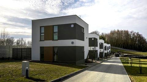 Apartamenty w domkach na Kaszubach. Domki Całoroczne do Wynajęcia w Łapalicach