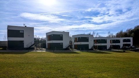 Apartamenty w domkach na Kaszubach. Domki Całoroczne do Wynajęcia w Łapalicach