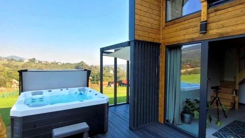 Piotrowiczówka Osada w Szczyrzycu,luksusowy domek z jacuzzi .