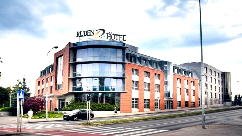 Biznesowy Hotel w Centrum Zielonej Góry z wybitną Restauracją i SPA.