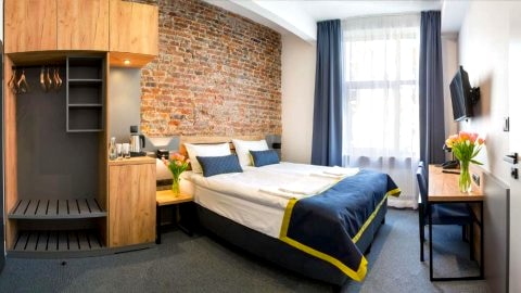 Kameralny hotel w cichej okolicy, łatwy dojazd do centrum i lotniska