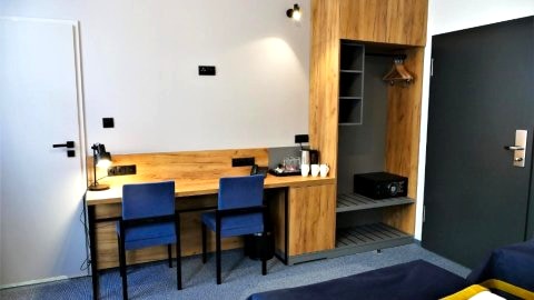 Kameralny hotel w cichej okolicy, łatwy dojazd do centrum i lotniska